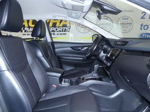 Used 2022 Nissan Rogue Sport SL image 6