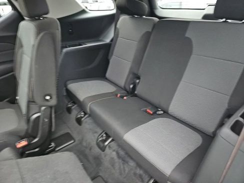 Used 2021 Chevrolet Traverse LT image 36