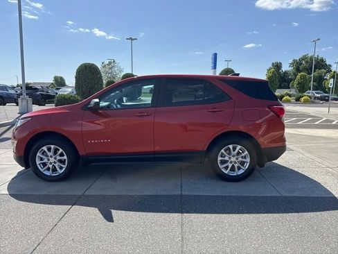 Used 2020 Chevrolet Equinox LS w/ LS Convenience Package AWD/4WD image 9