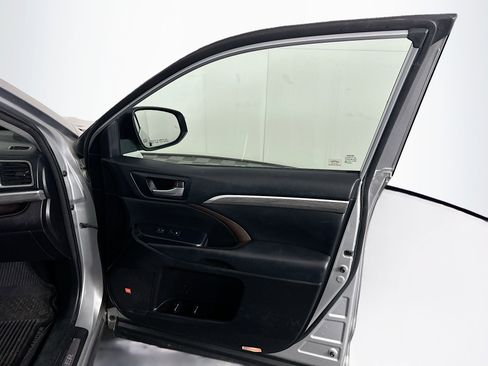 Used 2018 Toyota Highlander Limited Platinum AWD/4WD image 33