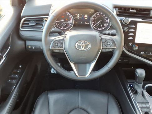 Used 2020 Toyota Camry XLE image 5