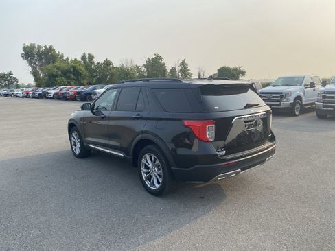 Used 2022 Ford Explorer XLT w/ Equipment Group 202A image 5