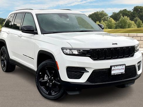 New 2025 Jeep Grand Cherokee Altitude image 2