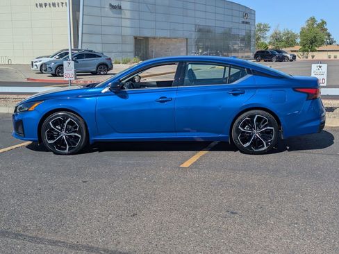 Certified 2025 Nissan Altima 2.5 SR FWD image 3