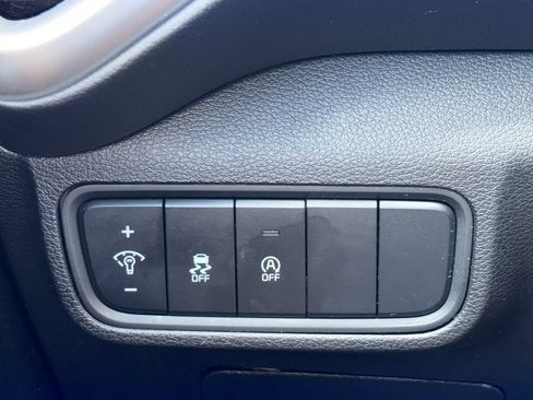 Used 2024 Kia Soul LX w/ Option Group 015 FWD image 13