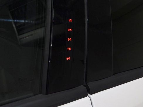 Used 2019 Ford Explorer Platinum image 23