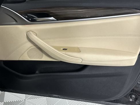 Used 2020 BMW 530e w/ Convenience Package RWD image 31