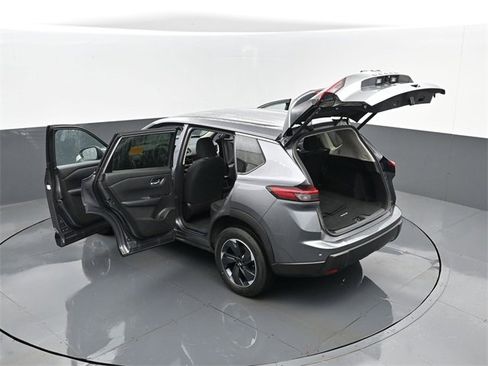 Used 2024 Nissan Rogue SV image 26