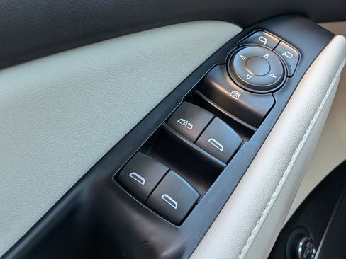 Used 2023 Buick Enclave Essence FWD image 23