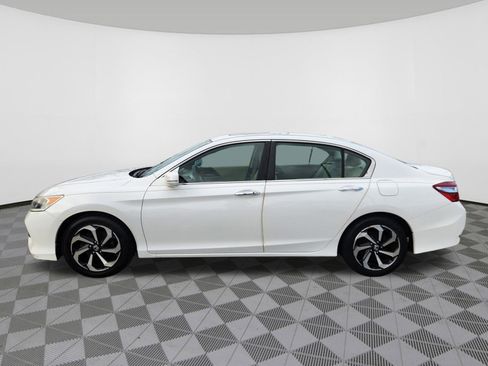 Used 2016 Honda Accord EX image 5