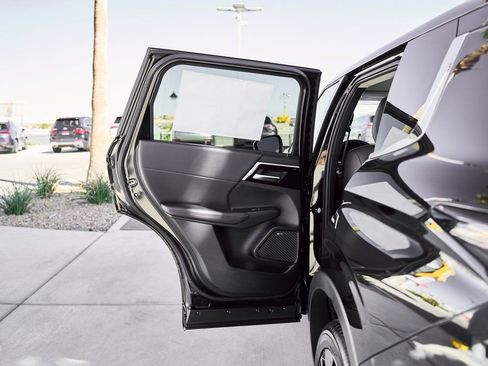 New 2026 Mitsubishi Outlander SE FWD image 16