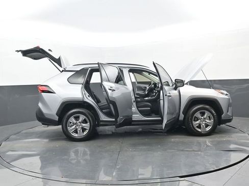Used 2025 Toyota RAV4 LE image 32