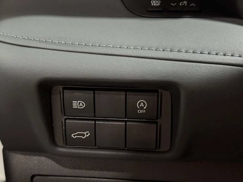 Used 2024 Toyota Highlander XLE AWD/4WD image 20