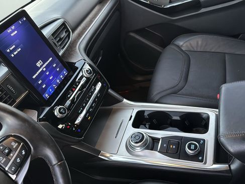 Certified 2022 Ford Explorer Platinum w/ Technology Package image 19