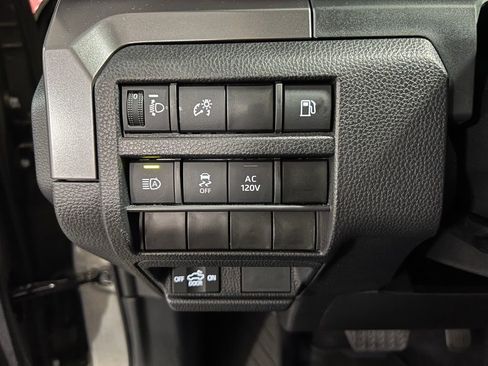 Certified 2025 Toyota Tacoma TRD Off-Road image 38