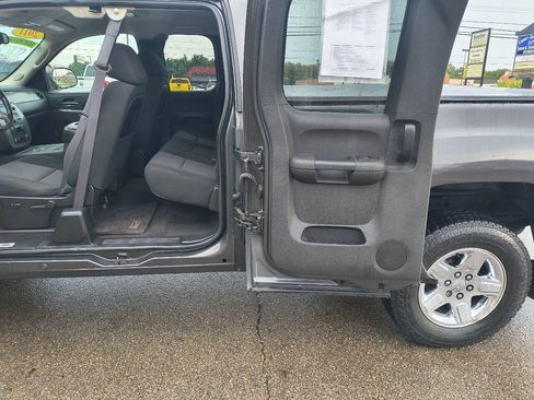 Used 2011 GMC Sierra 1500 SLE w/ All-Terrain Package AWD/4WD image 13