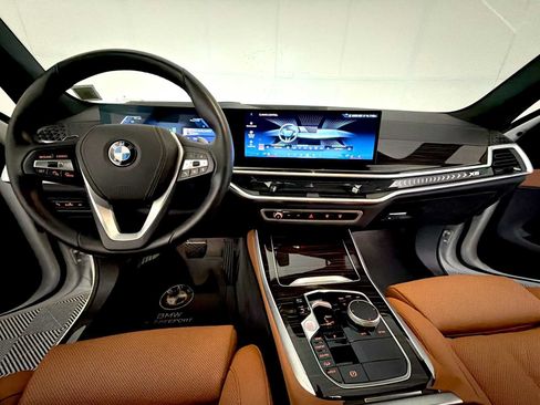 Used 2024 BMW X5 xDrive40i w/ Premium Package AWD/4WD image 17