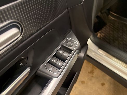 Used 2020 Mercedes-Benz GLB 250 GLB 250 image 11