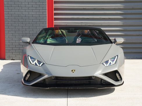 Used 2021 Lamborghini Huracan EVO image 2