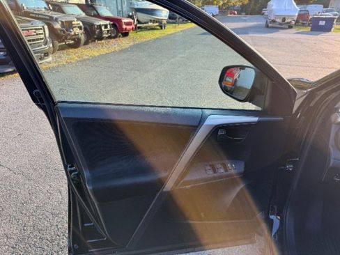 Used 2015 Toyota RAV4 LE image 17