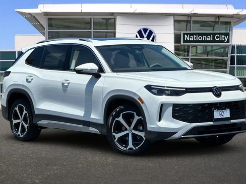New 2026 Volkswagen Tiguan SE FWD image 2