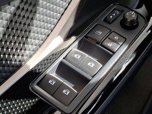 Used 2019 Toyota C-HR XLE image 23