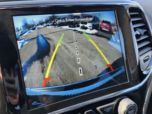 Used 2022 Jeep Grand Cherokee Limited image 4