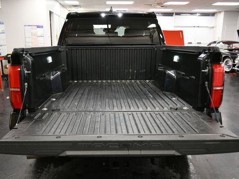 Used 2024 Toyota Tacoma TRD Off-Road image 21