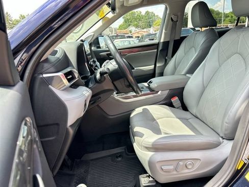 Used 2022 Toyota Highlander Platinum AWD/4WD image 34