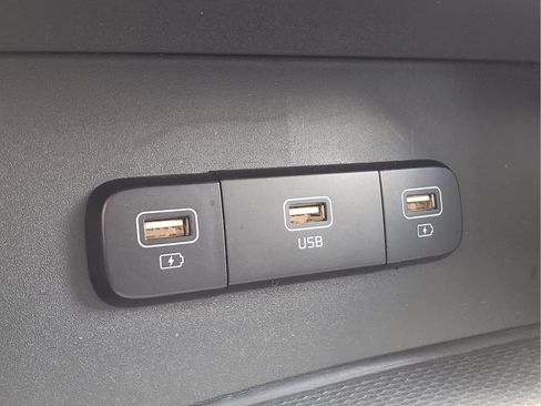 Used 2023 Kia Carnival LX FWD image 21
