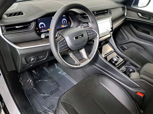 New 2026 Jeep Grand Cherokee L 2WD image 9