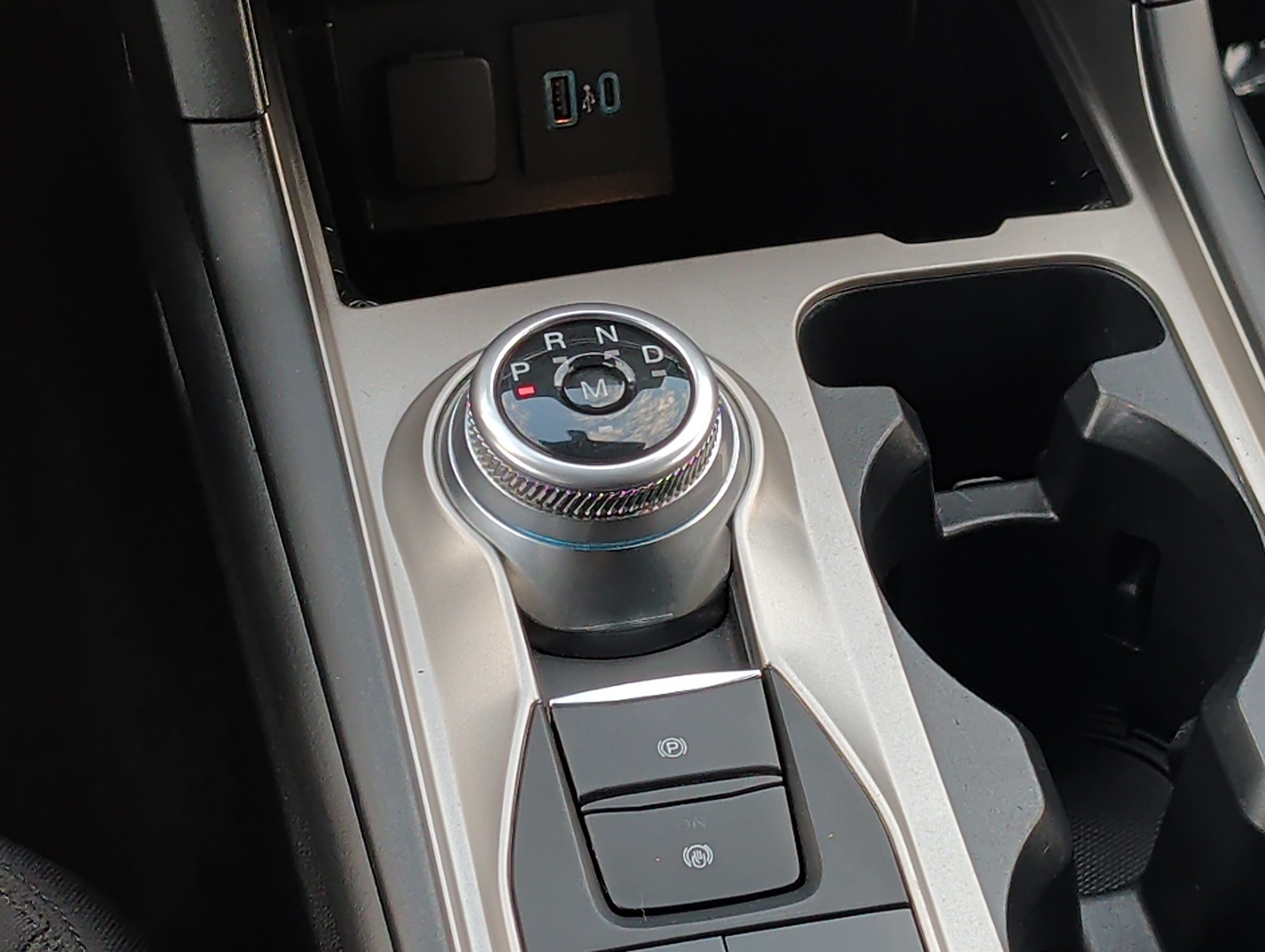 Used 2020 Ford Explorer XLT AWD/4WD image 25