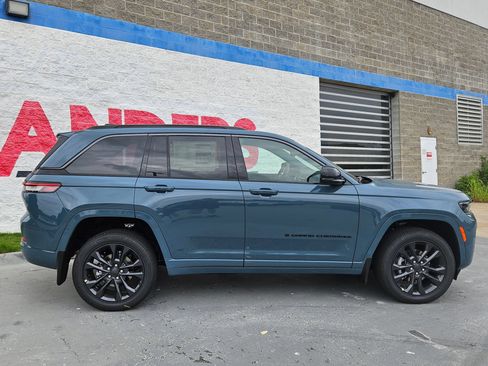 New 2026 Jeep Grand Cherokee Limited AWD/4WD image 8