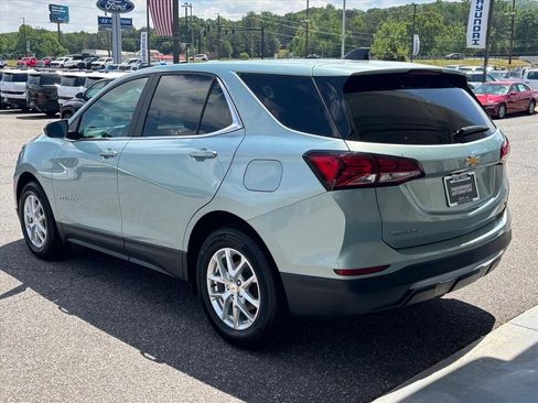 Used 2022 Chevrolet Equinox LT FWD image 2
