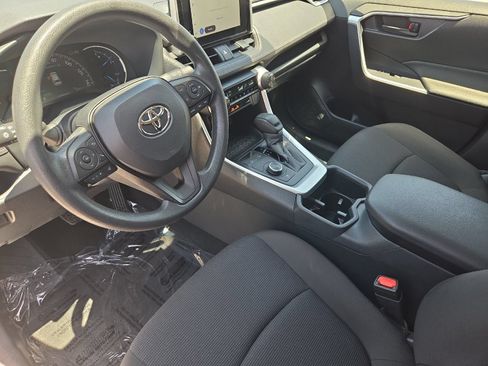 Certified 2025 Toyota RAV4 LE AWD/4WD image 9