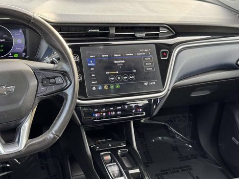 Used 2023 Chevrolet Bolt EUV Premier w/ Sun & Sound Package FWD image 3