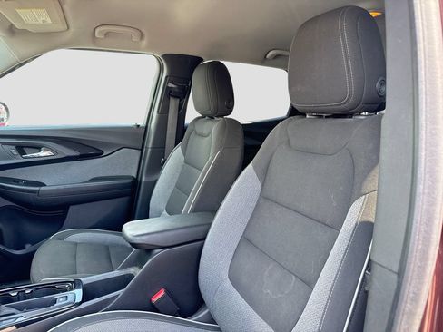 Used 2023 Chevrolet TrailBlazer LT w/ Convenience Package FWD image 11