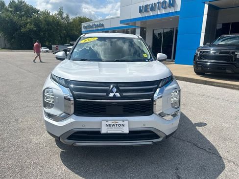 Used 2025 Mitsubishi Outlander SE AWD/4WD image 2