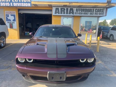 Used 2020 Dodge Challenger SXT w/ Blacktop Package RWD image 2