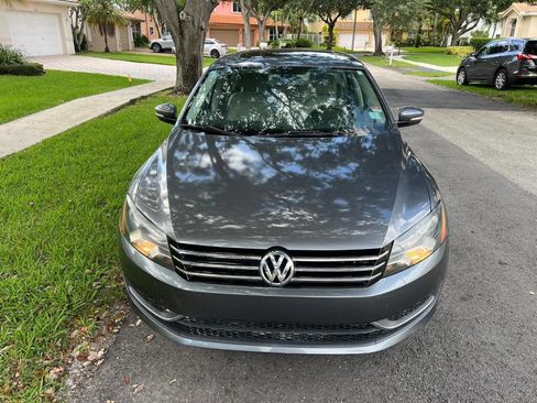 Used 2013 Volkswagen Passat 2.5 SE FWD image 2