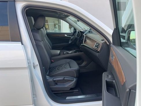 New 2026 Volkswagen Atlas SE FWD image 32