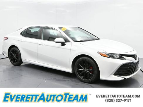Used 2020 Toyota Camry LE FWD image 1
