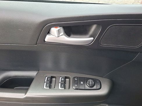 Certified 2022 Kia Sportage LX image 2