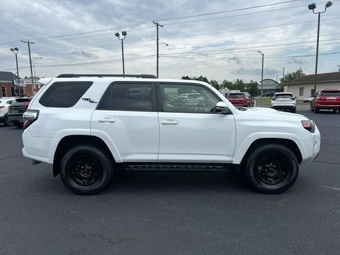 Used 2024 Toyota 4Runner TRD Off-Road Premium w/ Off Road Premium Plus Package AWD/4WD image 4