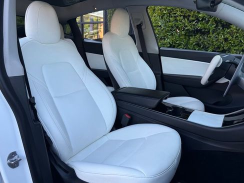 Used 2021 Tesla Model Y Long Range image 34