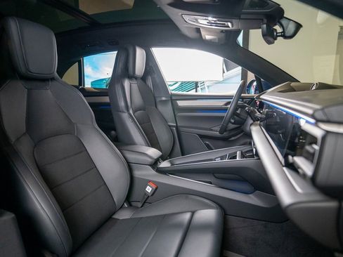 New 2024 Porsche Macan 4 Electric image 16