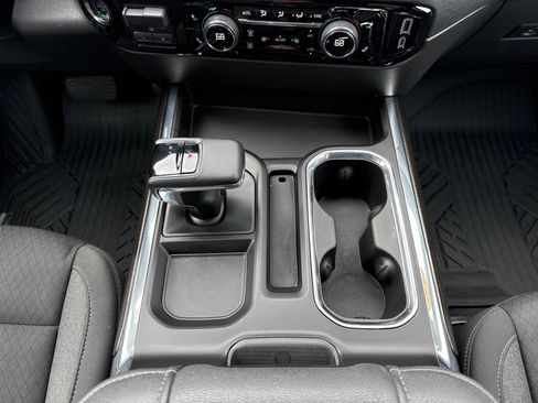 Used 2024 Chevrolet Silverado 1500 LT Trail Boss w/ Convenience Package II AWD/4WD image 15