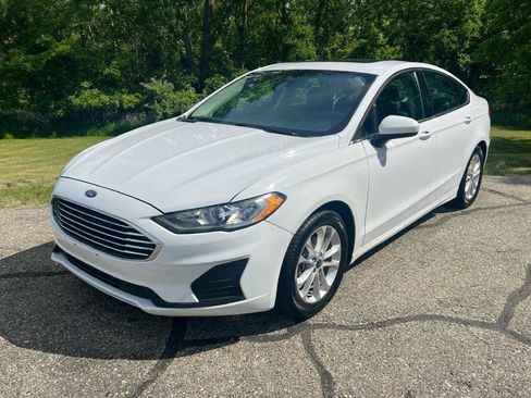 Used 2020 Ford Fusion SE FWD image 4