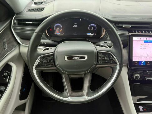 Certified 2022 Jeep Grand Cherokee L Overland AWD/4WD image 13