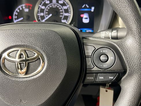 Used 2022 Toyota Corolla LE image 18